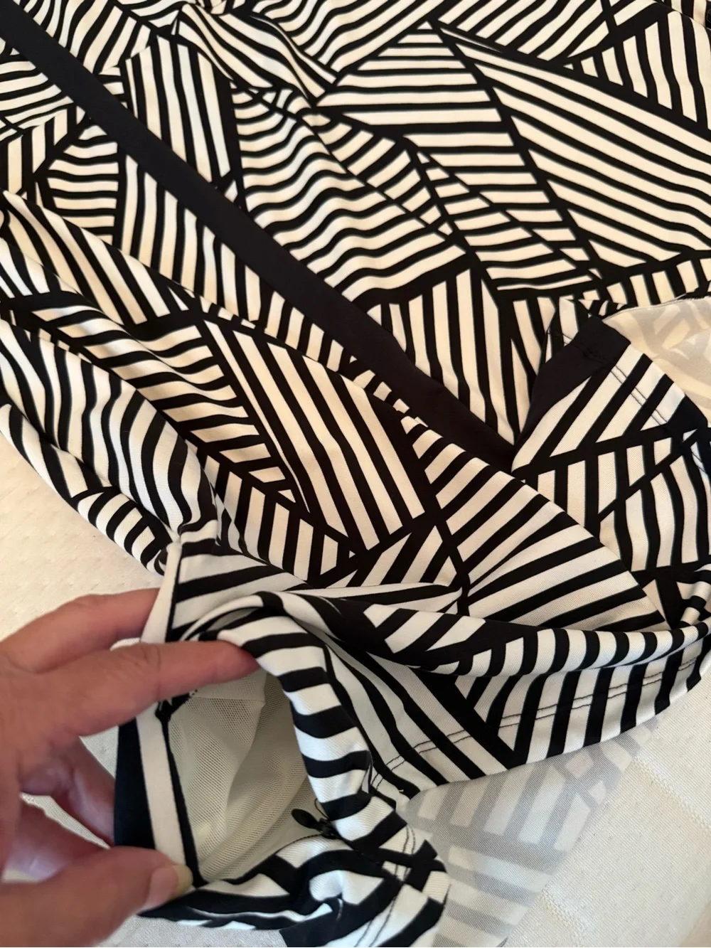 Title Nine Dream Dress - Black & White Geometric V-Neck - Size L - Picture 4 of 8